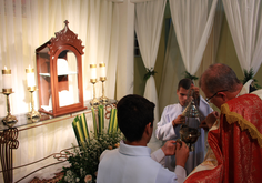 No tabernáculo diante dos olhos da fé: Corpo,alma e divindade. (Fotos: Nanda Moura)