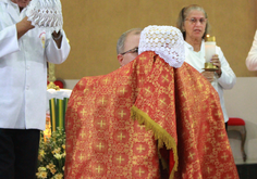 No tabernáculo diante dos olhos da fé: Corpo,alma e divindade. (Fotos: Nanda Moura)