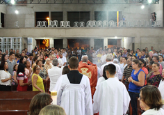 No tabernáculo diante dos olhos da fé: Corpo,alma e divindade. (Fotos: Nanda Moura)