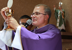 Santa Missa Dominical na capela S. João Paulo II ( Fotos:Nanda Moura)