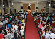 No tabernáculo diante dos olhos da fé: Corpo,alma e divindade. (Fotos: Nanda Moura)