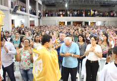 Santa em Missa em comemoração dos 3 anos da Paróquia do Santíssimo Redentor ( Fotos: Nanda Moura)