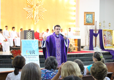 Santa Missa dominical com Padre Wagner Gonçalves ( Fotos: Nanda Moura)